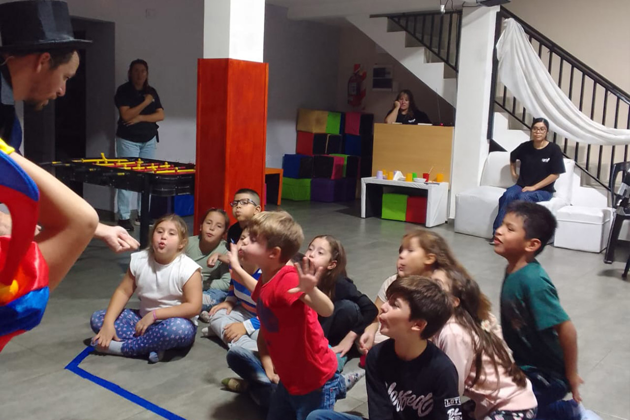 Show de magia infantil en salón de eventos